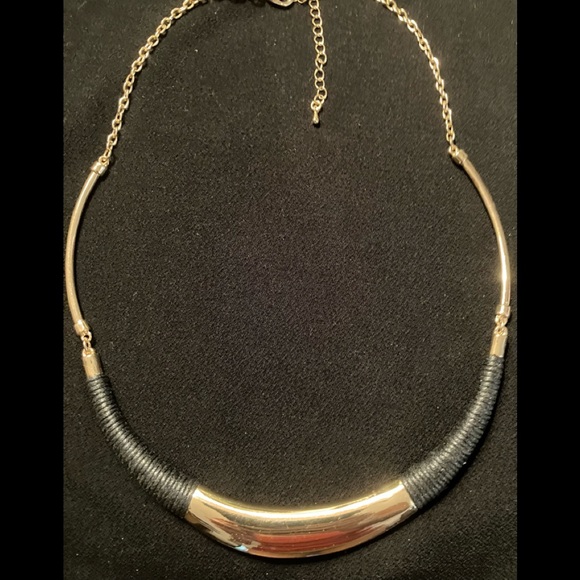 Jewelry - Genuine leather and gold necklace